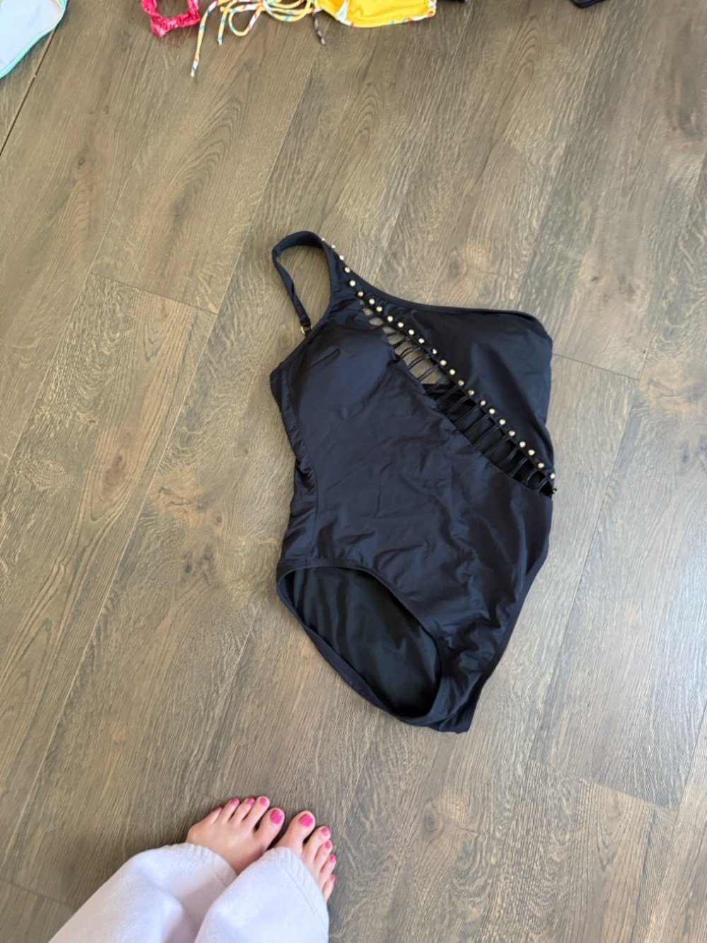 🔥🔥 Seriously Sexy 🔥🔥Kenneth Cole Black 1-Shoulder Gold Studded Cut One-Piece
